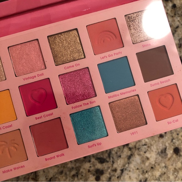NWT Malibu Barbie Eyeshadow Palette - Picture 4 of 4